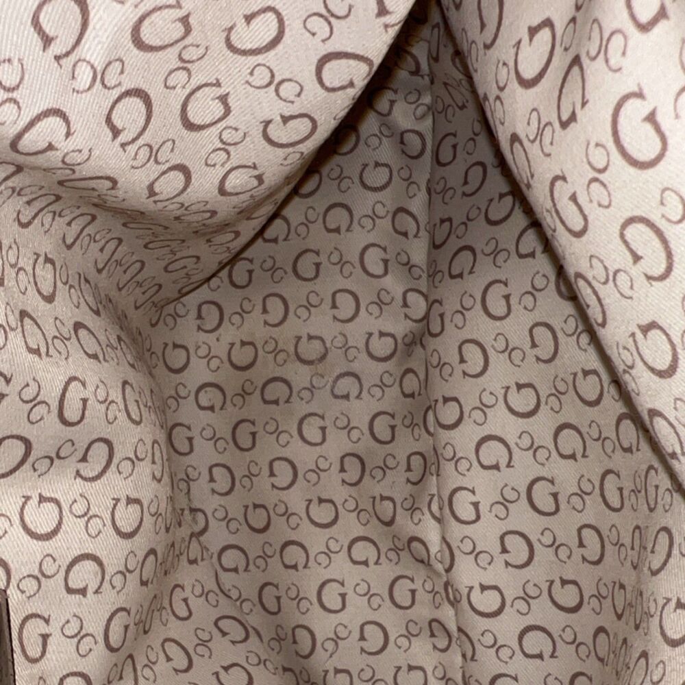 GUESS Logo Beige Heart Charm Tote Bag Zip Women's Double Handle Trapezoid - Picture 12 of 16